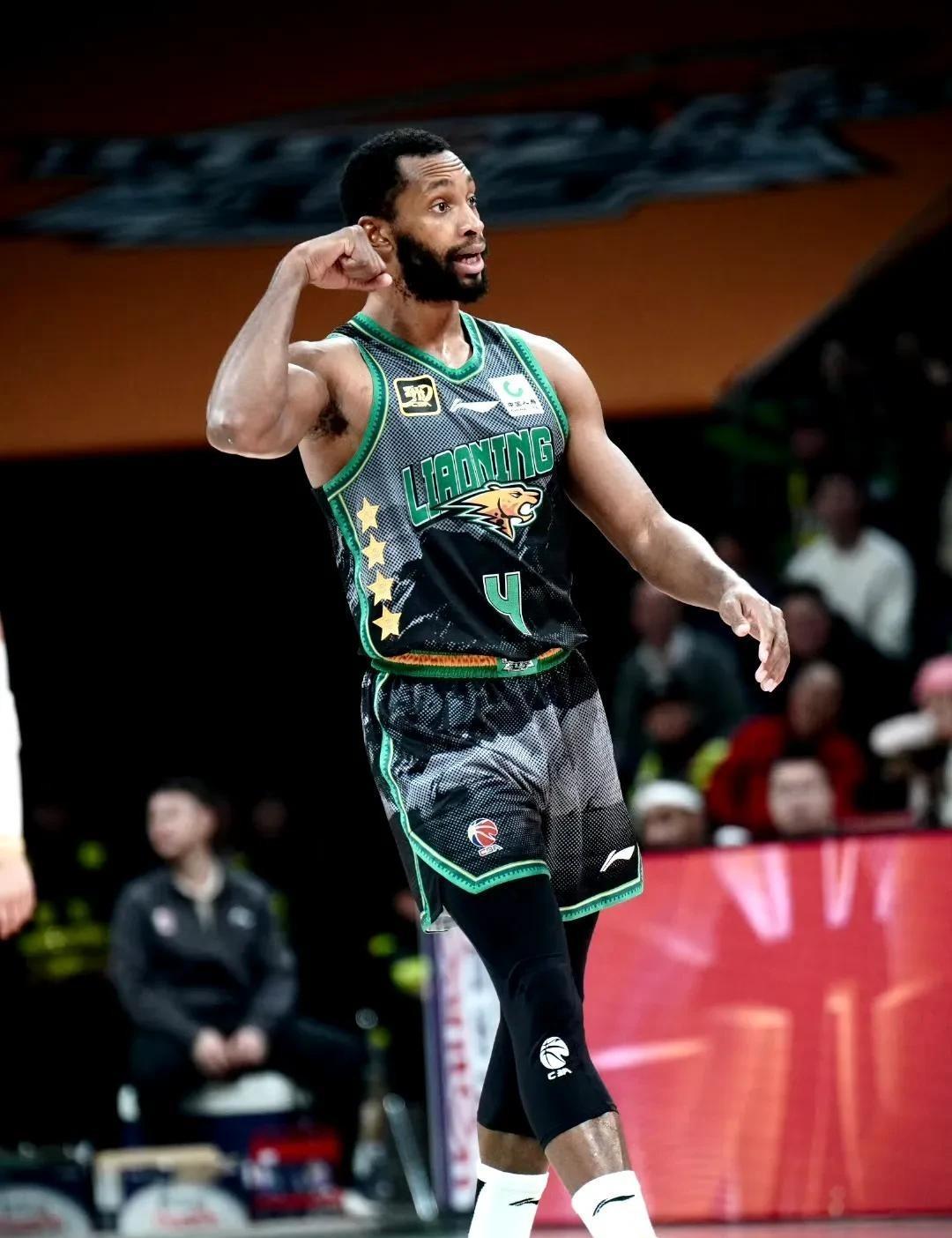 贝博电竞 -体院武校俊辉中校父子