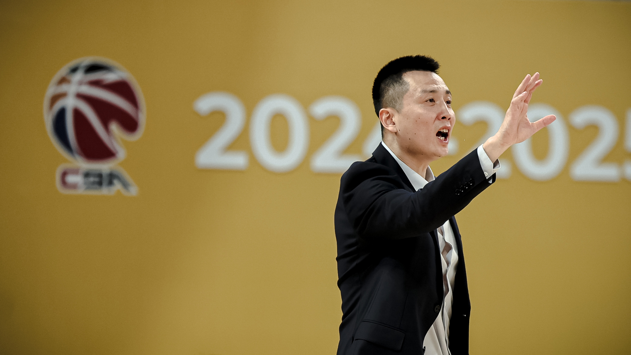 贝博娱乐 -包含赛前CBA常规赛焦点战,上海久事再遭质疑,气氛紧张,心理建设被强调的词条