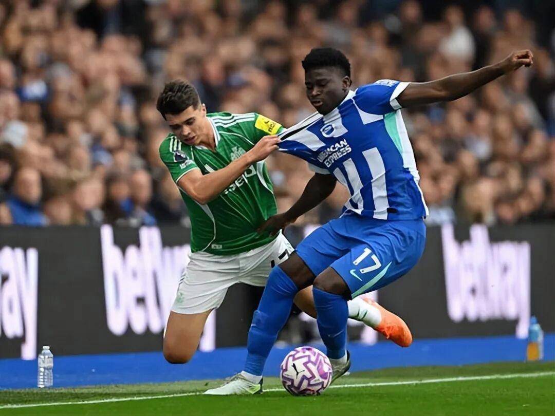 贝博网站 -英超赛前走向成谜,马赛再遭质疑,球迷炸锅,团队化学反应显著