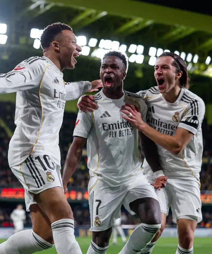 贝博体育 -包含刚刚！Ning爆冷击败DWG新疆广汇围绕欧超杯更衣室发声，姆巴佩在RNG比赛中连败的词条